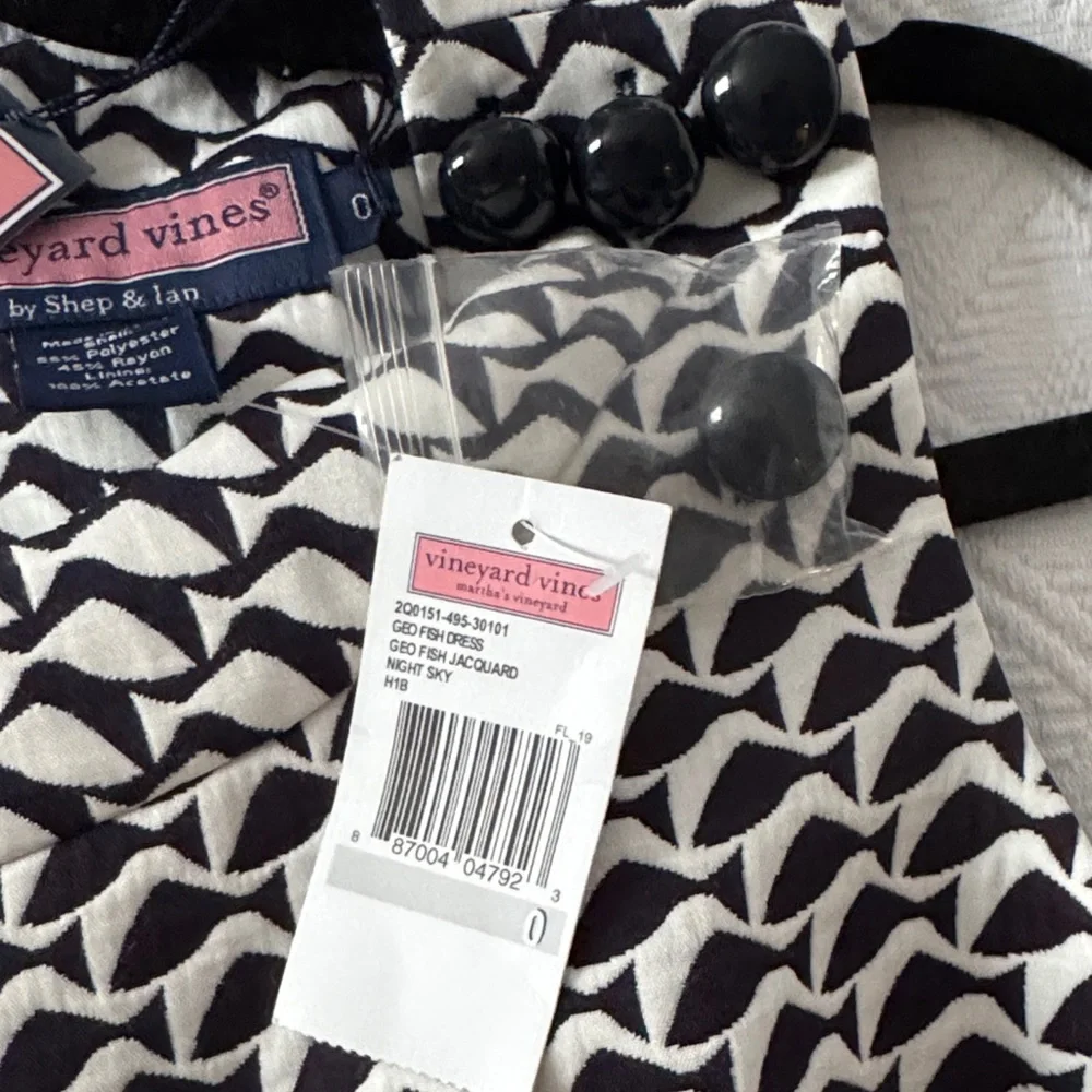 Vineyard Vines Black and White Mini Dress - Picture 2 of 8